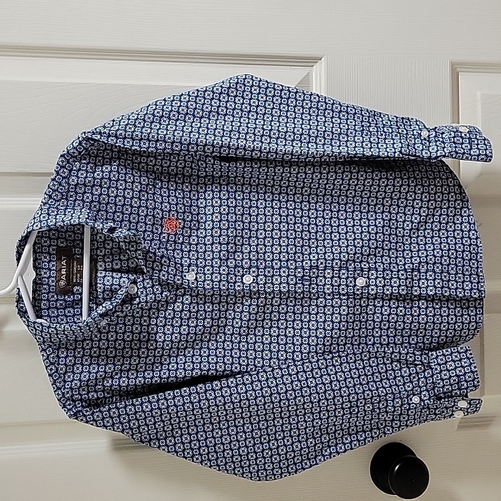Ariat Youth Boys Button down, Small (8), Blue & white